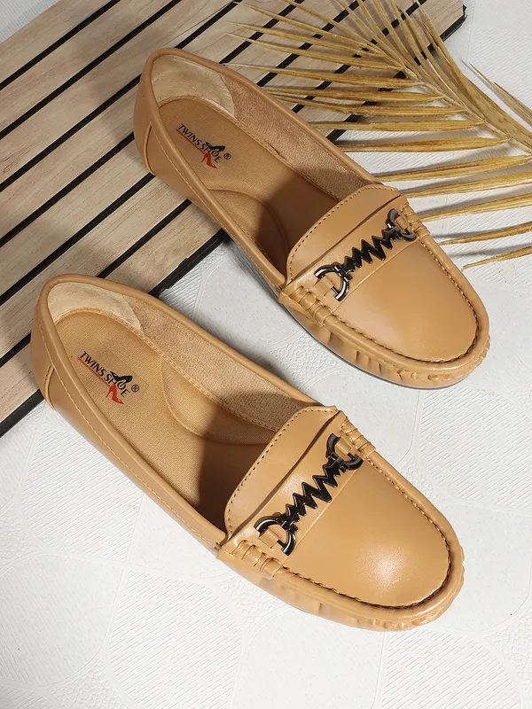 Soft_Casual_Buckle_Loafers_(Beige)