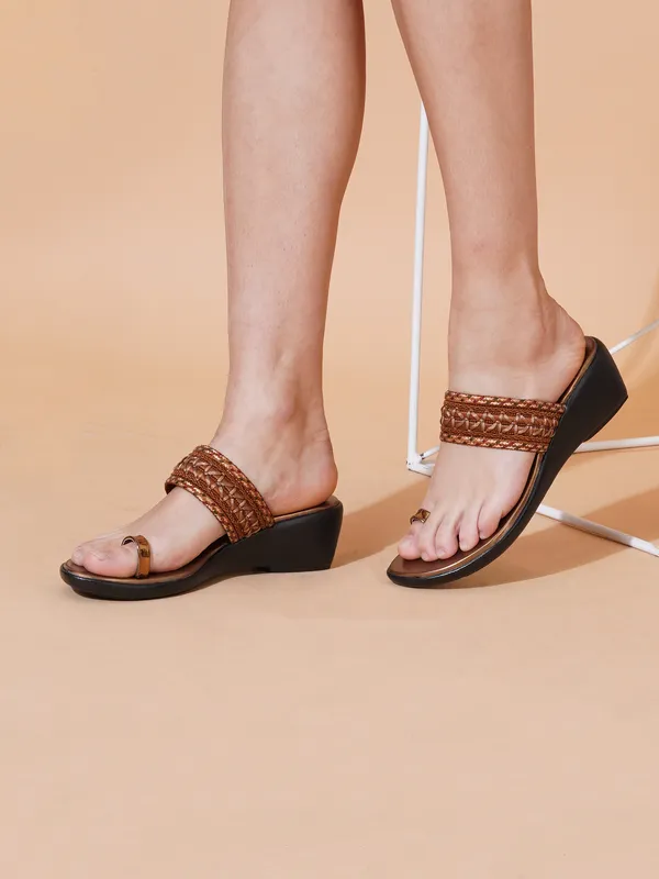 Embellished_Ethnic_Angutha_Wedge_Heels_(Antique)