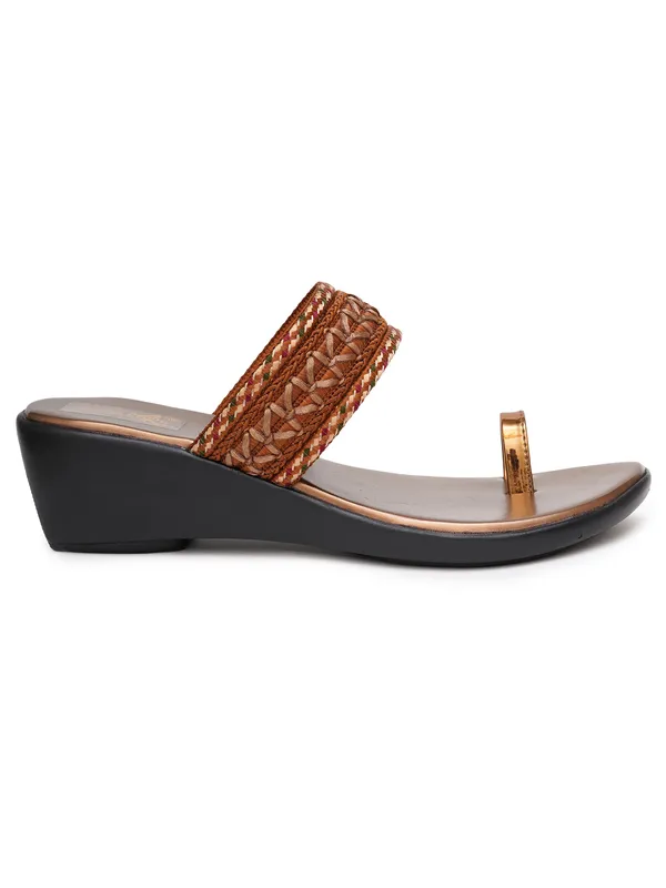 Embellished_Ethnic_Angutha_Wedge_Heels_(Antique)