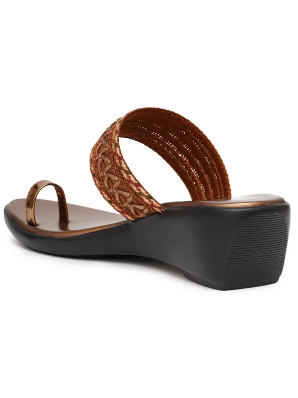 Embellished_Ethnic_Angutha_Wedge_Heels_(Antique)