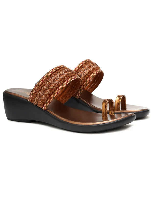 Embellished_Ethnic_Angutha_Wedge_Heels_(Antique)