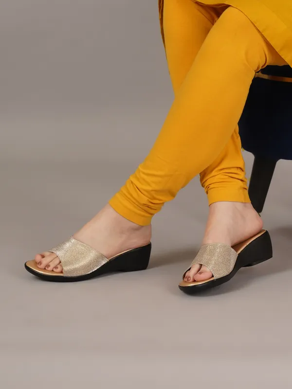 Shining_Strap_Wedge_Heels_(Gold)