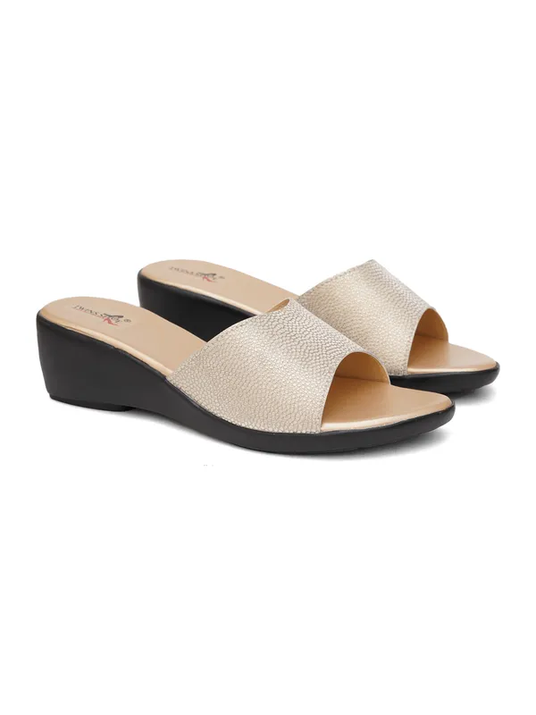 Shining_Strap_Wedge_Heels_(Gold)