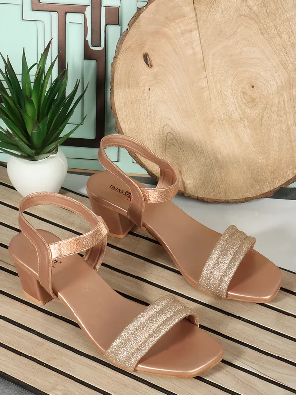 Block_Heel_Sandals_(Antique)