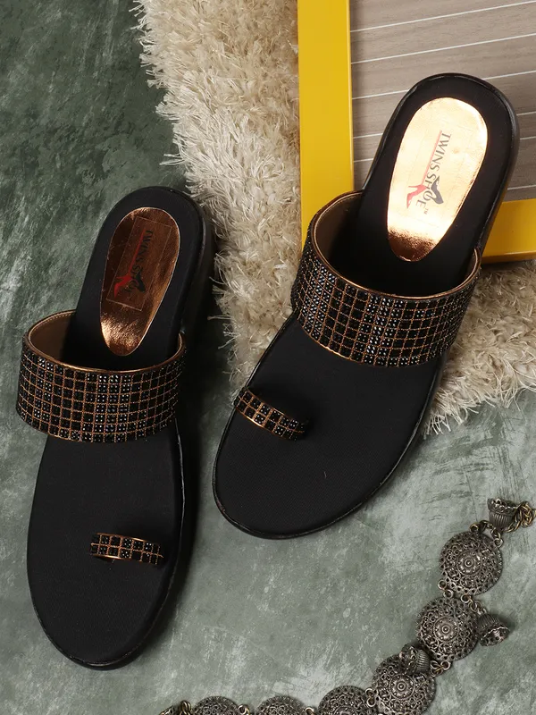 Casual_Wedge_Slippers_(Antique)