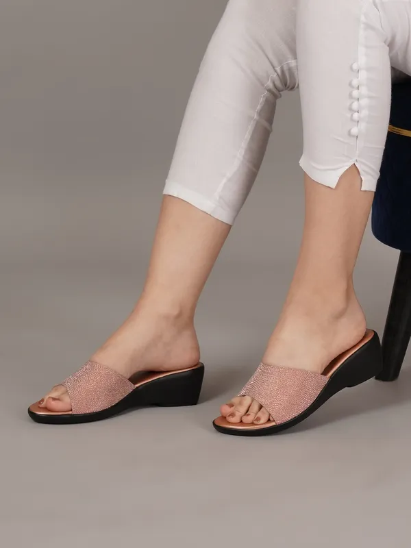 Shining_Strap_Wedge_Heels_(Sultan)