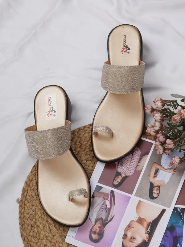 Print_Strap_Angutha_Wedge_Heels_(Gold)