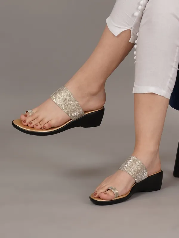 Print_Strap_Angutha_Wedge_Heels_(Gold)