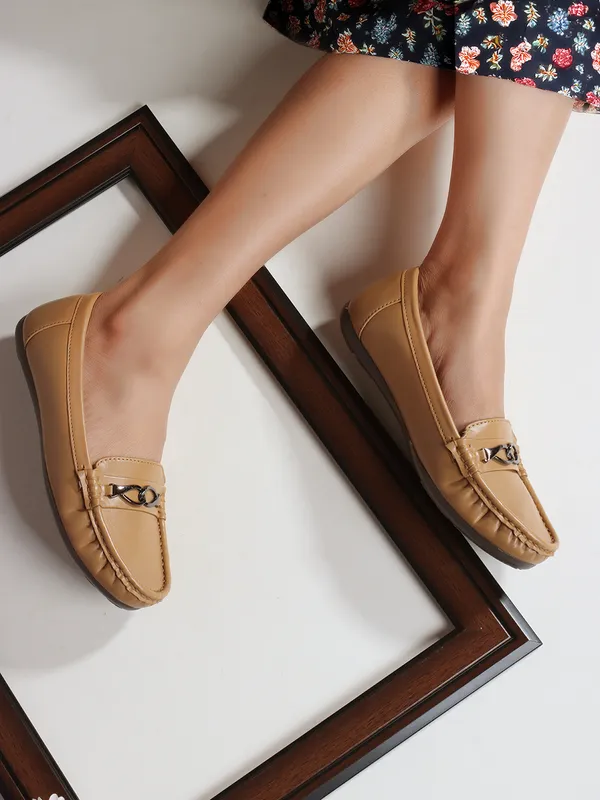 Buckle_Style_Casual_Loafers_(Beige)