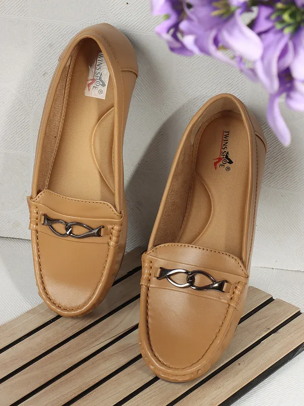 Buckle_Style_Casual_Loafers_(Beige)