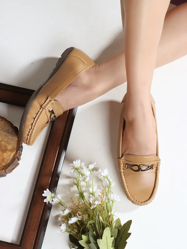 Buckle_Style_Casual_Loafers_(Beige)