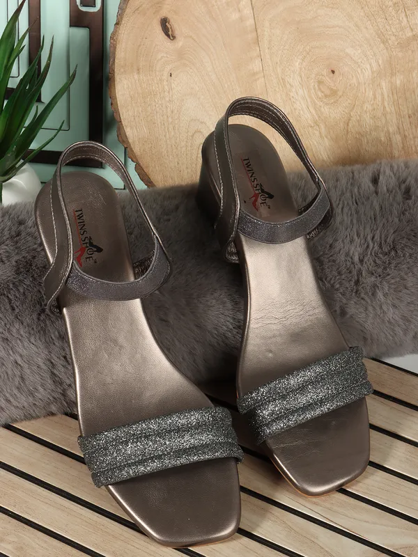 Block_Heel_Sandals_(Grey)