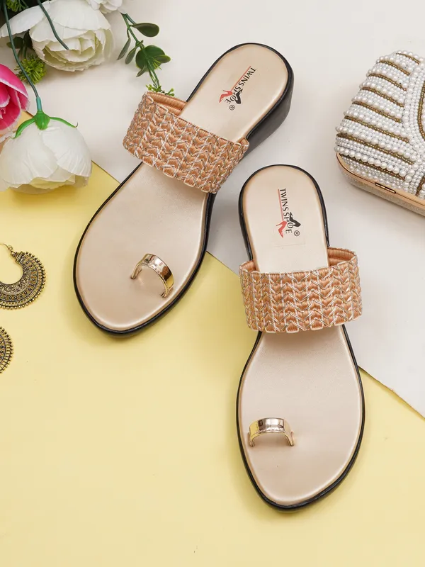 Stylish_Embellished_Ethnic_Angutha_Wedge_Heels_(Gold)