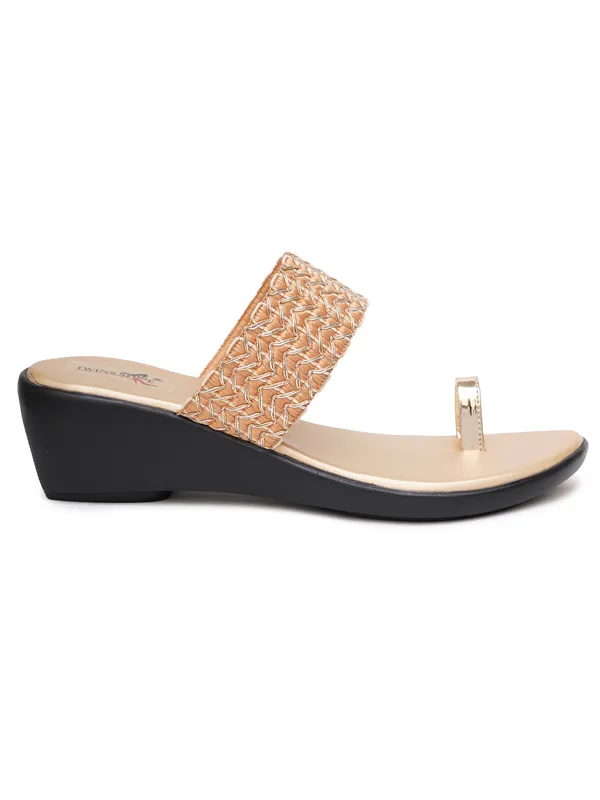 Stylish_Embellished_Ethnic_Angutha_Wedge_Heels_(Gold)