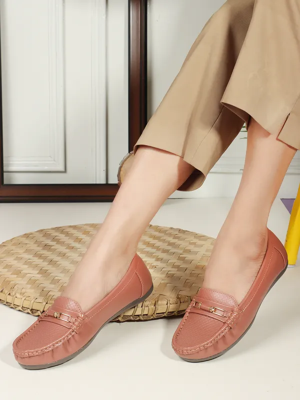Casual_Dailywear_Soft_Buckle_Loafers_(Peach)