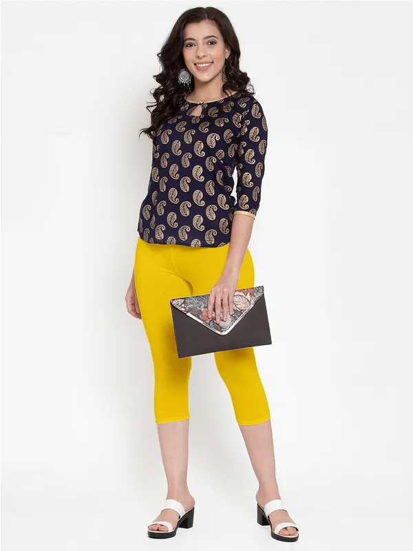 Yellow_Cotton_Lycra_Capri_For_Women