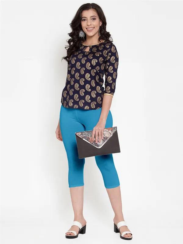 Turquoise_Blue_Cotton_Lycra_Capri_For_Women