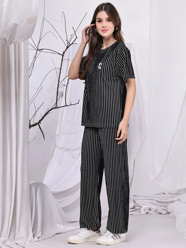 Black_Popcorn_Top_For_Women