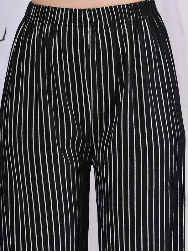 Black_Popcorn_Top_For_Women