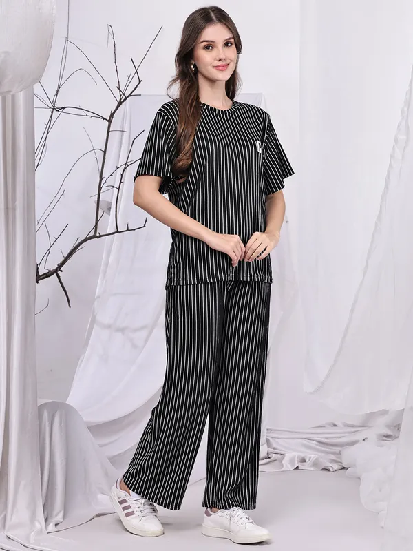 Black_Popcorn_Top_For_Women