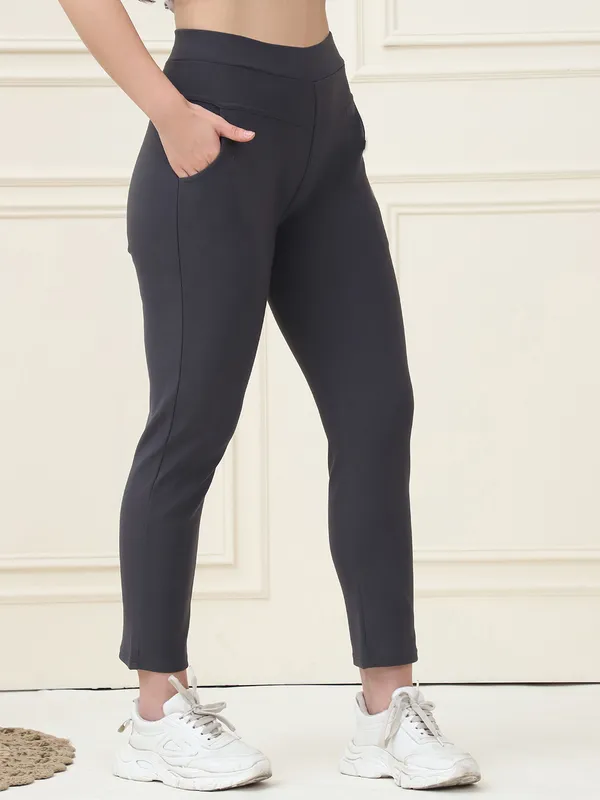 Grey_Lycra_Polyester_Spandex_Jegging_For_Women