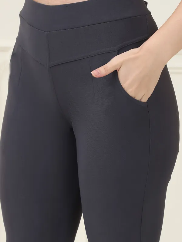 Grey_Lycra_Polyester_Spandex_Jegging_For_Women
