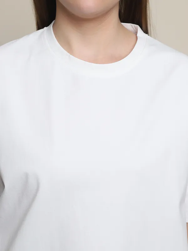 White_Cotton_T-Shirt_For_Women