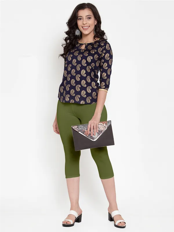 Olive_Cotton_Lycra_Capri_For_Women