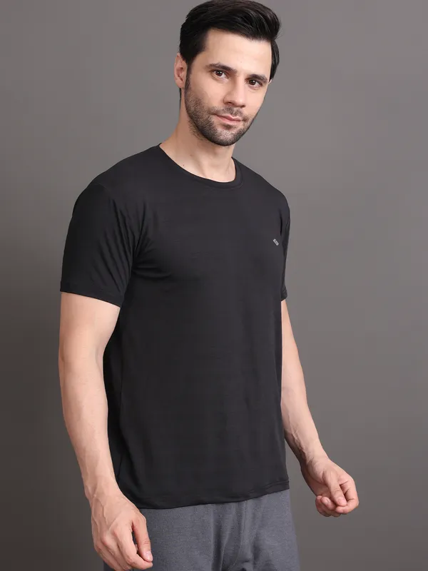 Black_Polyester_T-Shirt_For_Men