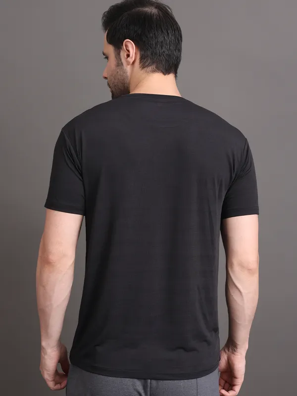 Black_Polyester_T-Shirt_For_Men