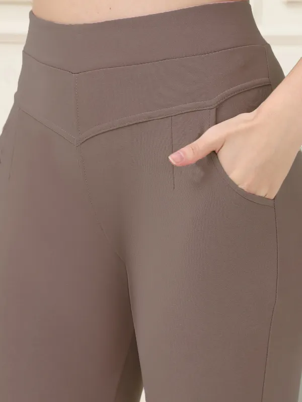 Brown_Lycra_Polyester_Spandex_Jegging_For_Women