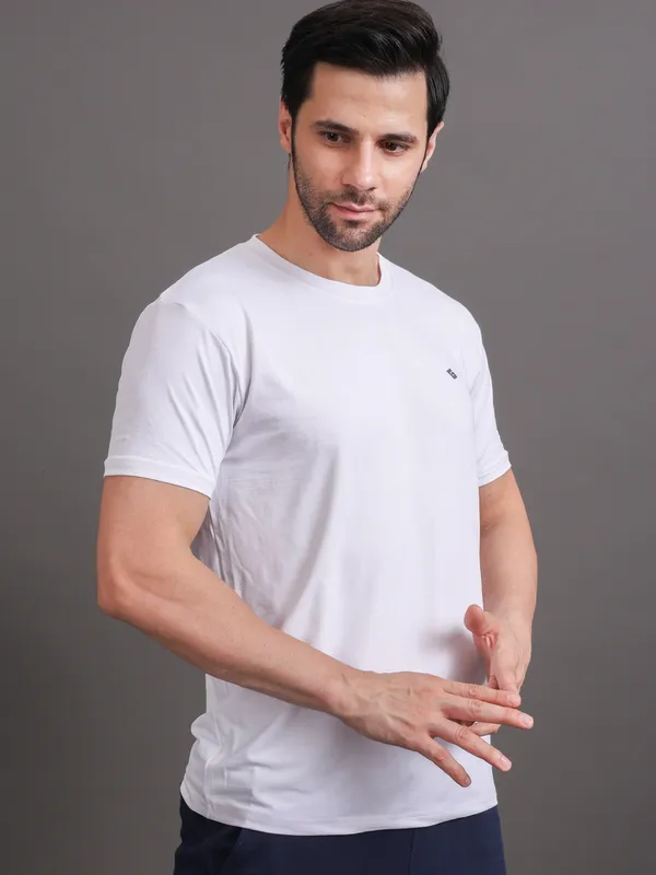 White_Polyester_Tshirt_For_Men