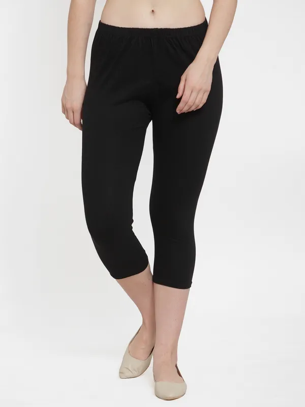 Black_Cotton_Lycra_Capri_For_Women