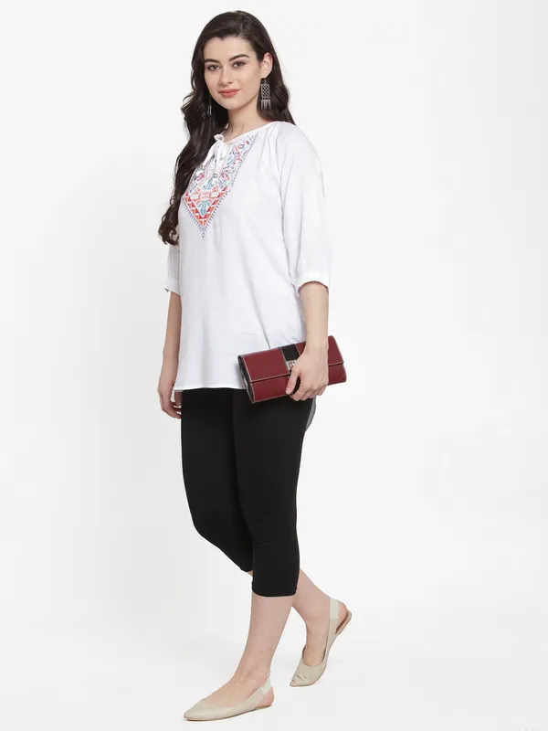 Black_Cotton_Lycra_Capri_For_Women