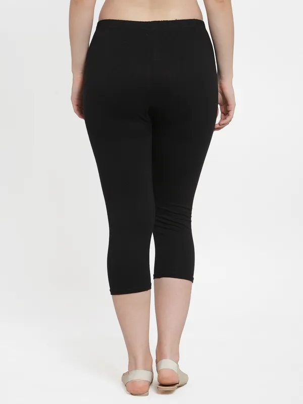 Black_Cotton_Lycra_Capri_For_Women