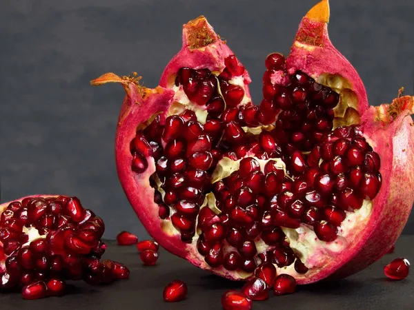 Highly_Benefited_Red_Annar/Pomegranate_Fruit_Plant_&_Tree_(1.5-3.5_Ft_Height)_For_Home_Garden,_Pack_Of_1