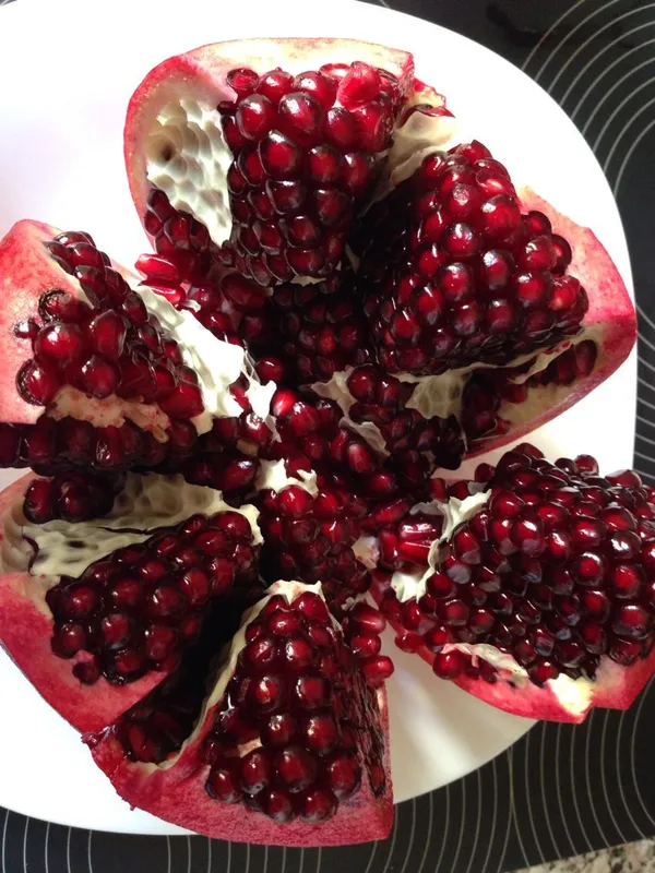 Red_Bhagwa_Pomegranate_(Anar)_Fruit_Plant_-_Healthy,_High-Yielding_Grafted_Variety_for_Home_Garden_&_Terrace