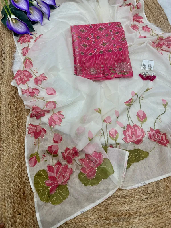 White_Floral_Embroidered_Saree