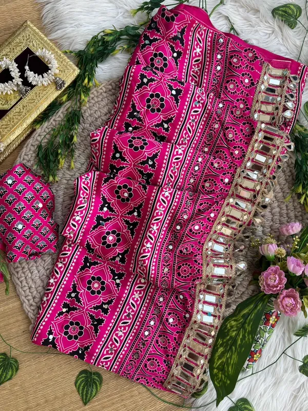 Pink_Ajarakh_Print_Mirror_Work_Saree