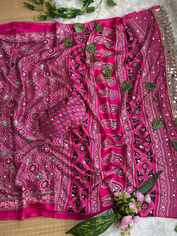 Pink_Ajarakh_Print_Mirror_Work_Saree