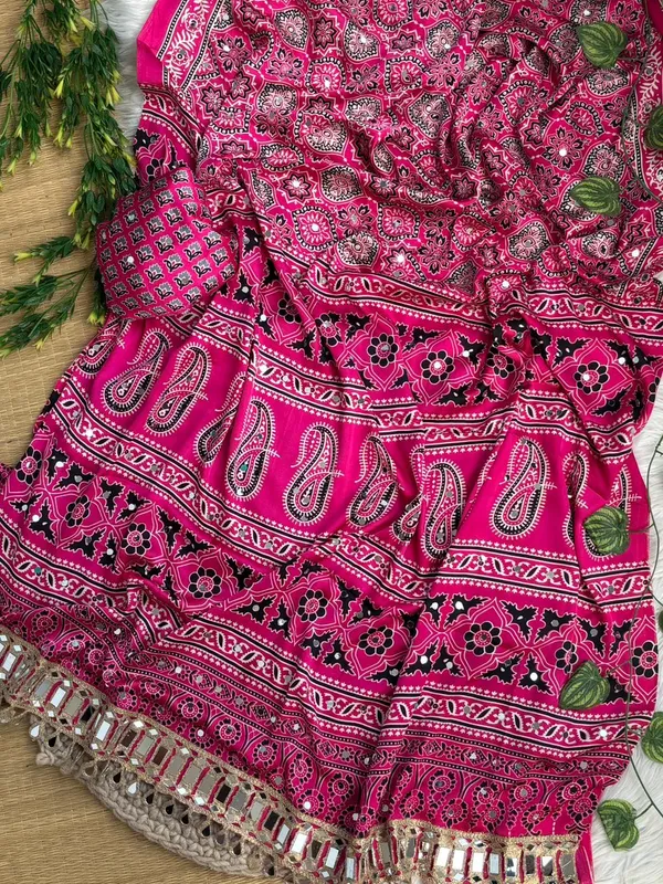 Pink_Ajarakh_Print_Mirror_Work_Saree