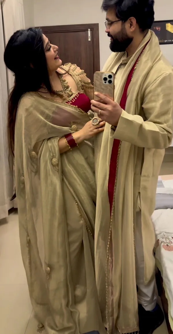 Beige_Shaded_Space_Silk_Designer_Saree
