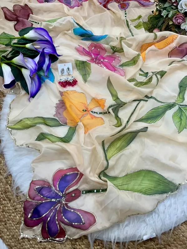 Cream_Floral_Embroidered_Designer_Saree