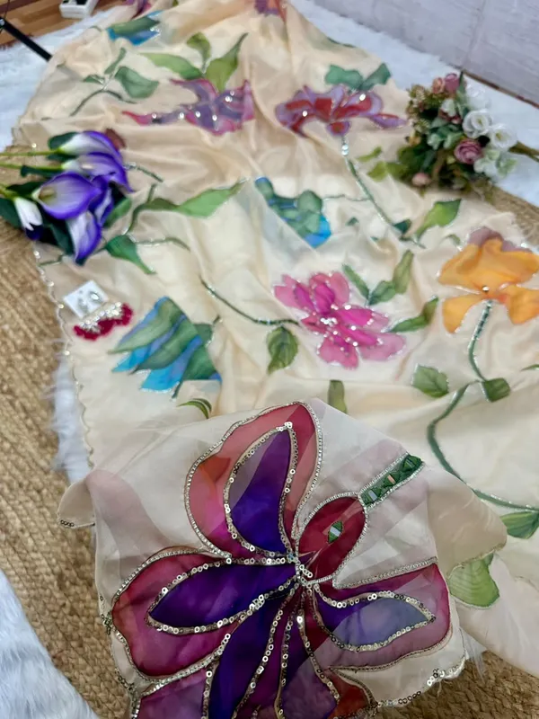 Cream_Floral_Embroidered_Designer_Saree