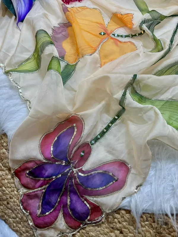 Cream_Floral_Embroidered_Designer_Saree
