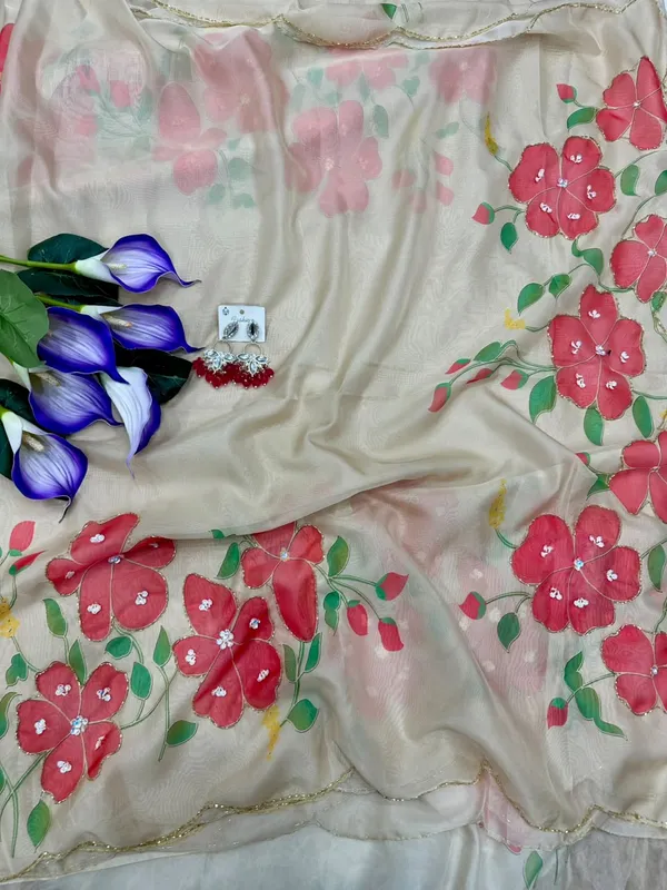 Cream_Floral_Hand_Embroidered_Saree
