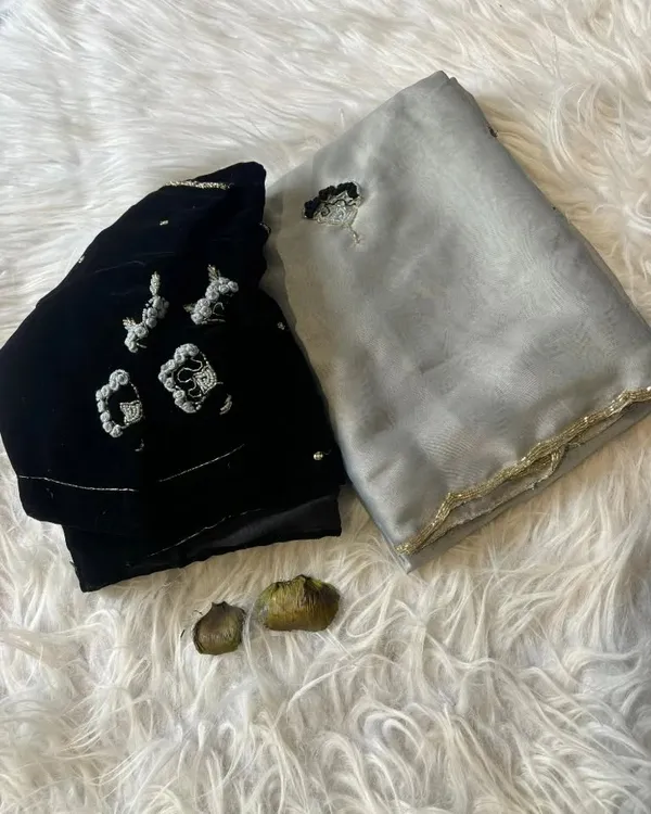 Grey_Shaded_Katdana_and_Beads_Hand-Embroidered_Saree