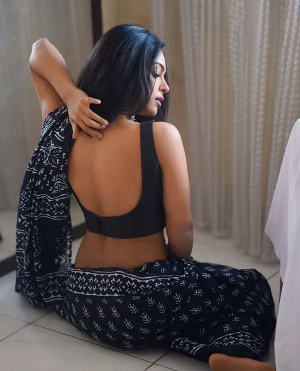 Navy_Trendy_Block_Print_Pre-Stitched_Lilen_Saree