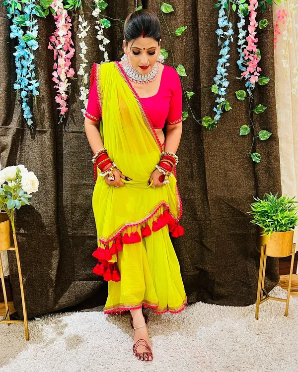 Parrot_Green_Smooth_Georgette_Embroidered_Saree