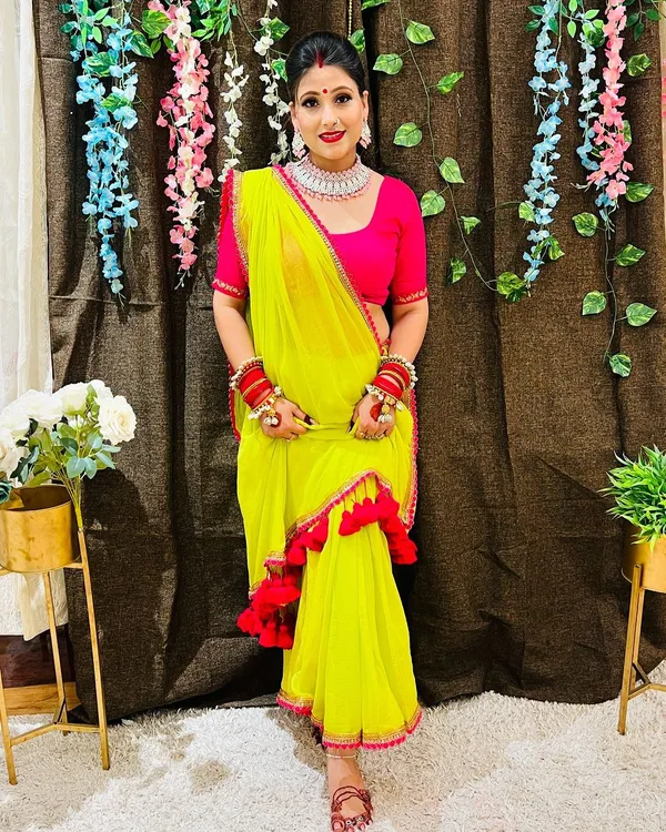 Parrot_Green_Smooth_Georgette_Embroidered_Saree